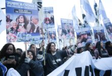 Photo of El debate por la candidatura vacante de Cristina Kirchner se cuela en el arranque de la marcha a Plaza de Mayo