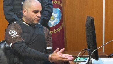 Photo of Con chaleco antibalas y la camiseta de Platense debajo, Leonardo Cositorto comenzó a ser juzgado por 118 estafas en Salta