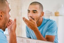 Photo of Cómo reducir el mal aliento en la mañana: consejos de odontólogos para afrontar la halitosis