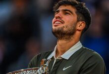 Photo of Carlos Alcaraz venció a Jannik Sinner en una final épica y se coronó campeón de Roland Garros