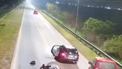 Photo of Una mujer se tiró de un auto en movimiento luego de que el chofer no respetara la indicaciones del GPS