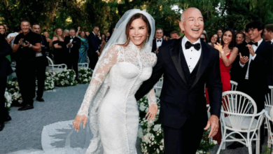 Photo of Jeff Bezos se casó con Lauren Sánchez en una imponente boda en Italia: el espectacular vestido de la novia