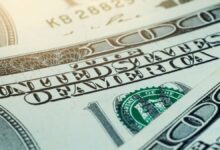 Photo of El dólar se encamina a su mayor alza semanal en un mes mientras que el petróleo está cerca de máximos desde enero