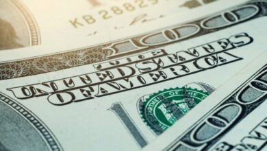 Photo of El dólar se encamina a su mayor alza semanal en un mes mientras que el petróleo está cerca de máximos desde enero