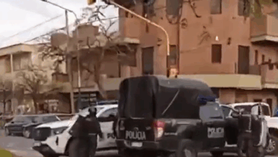 Photo of Femicidio en Moreno: un policía asesinó a la novia de su expareja y se atrincheró en un gimnasio