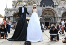 Photo of Fuertes protestas en Venecia contra el casamiento de Jeff Bezos y Lauren Sánchez