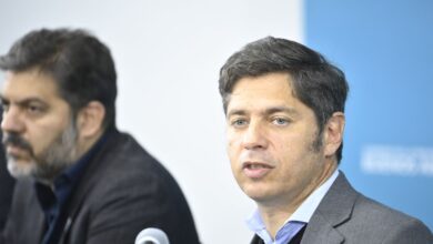Photo of Axel Kicillof se reunió con integrantes de su gabinete para «regularizar» la situación de La Salada