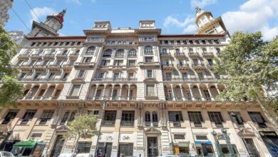 Photo of Cómo es y cuánto vale el departamento que se vende en La Inmobiliaria, uno de los edificios más icónicos de CABA
