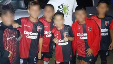 Photo of Sancionaron a chicos de Newell’s por tomarse una foto con Malcorra de Central