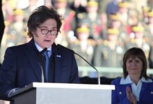 Photo of Javier Milei encabezó el acto por el Día de la Bandera: «Durante años la política utilizó a las FFAA como un chivo expiatorio»