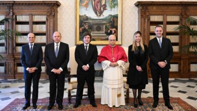 Photo of Las fotos de Javier Milei y el papa León XIV en su primer encuentro en el Vaticano