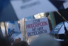 Photo of El peronismo se prepara para marchar en apoyo a Cristina Kirchner mientras la Justicia define la prisión domiciliaria en su departamento de Constitución