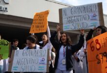 Photo of Continúa el reclamo salarial en el Garrahan: los trabajadores realizarán un abrazo al hospital