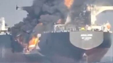 Photo of Medio Oriente: dos buques petroleros chocaron en un canal estratégico y se incendiaron