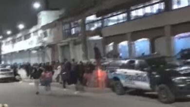 Photo of Operativo en La Salada: la Policía allanó la feria, decomisó mercadería y generó tensión con puesteros