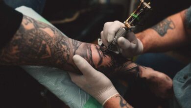 Photo of Una historia viral y sorprendente: no le gustó su tatuaje y se lo borró de la manera más brutal