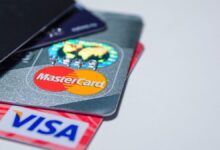 Photo of Visa y Mastercard se hunden más del 4% luego de que Amazon y Walmart dijeran que evaluan emitir stablecoins