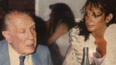 Photo of “Estábamos fundidos”: creó un café para la alta sociedad, lo revivió con shows de strippers y ahora es un bar de artistas emergentes