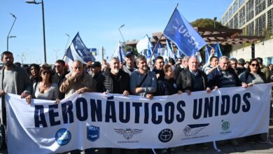 Photo of Cinco gremios aeronáuticos hicieron un acto en el Aeroparque Jorge Newbery: qué reclamaron