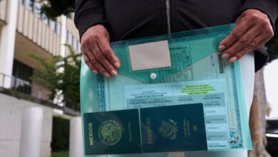 Photo of Para frenar al ICE en LA: documentos claves que deben llevar migrantes nacionalizados y residentes con green card