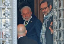 Photo of Cristina Kirchner recibió a Lula en el departamento donde cumple la prisión domiciliaria