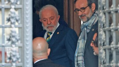 Photo of Cristina Kirchner recibió a Lula en el departamento donde cumple la prisión domiciliaria