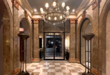 Photo of Amor, fortuna y tragedia: de linaje real y construido por un gran estudio de arquitectura del siglo XX, el edificio Lancaster cumple cinco décadas