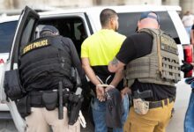 Photo of Lleva más de 40 años en EE.UU. y formó una familia, pero fue detenido por el ICE en Colorado mientras paseaba a su perro