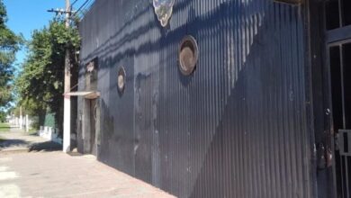 Photo of Violenta balacera al frente de un boliche dejó dos policías y un paramédico heridos