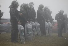 Photo of Máxima tensión en Panamericana: incidentes entre Gendarmería y trabajadores de una fábrica que reclaman por despidos