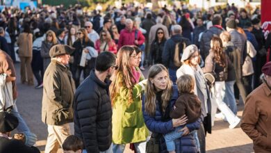 Photo of “Los chicos de ciudad pueden tocar el campo”: en pleno inicio de vacaciones, las familias invadieron la Exposición Rural