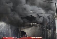 Photo of Video: imágenes impactantes del incendio en un depósito de La Plata