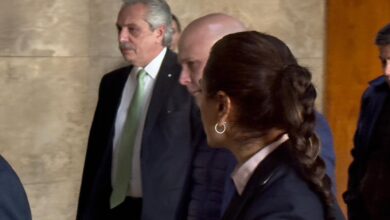 Photo of Alberto Fernández llegó a Comodoro Py para declarar ante el juez Casanello en la causa de los seguros