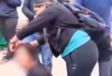 Photo of Casi linchada en Bolivia: una ladrona tucumana fue golpeada, rapada y paseada semidesnuda tras ser acusada de robar $5.000.000