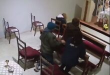 Photo of Sin perdón de Dios: una pareja de pungas entró a una capilla, simuló rezar y robó a una mujer