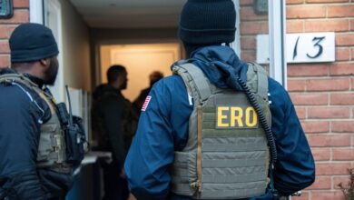 Photo of Para evitar al ICE: un video muestra el peligroso escondite que eligieron dos migrantes en Los Ángeles