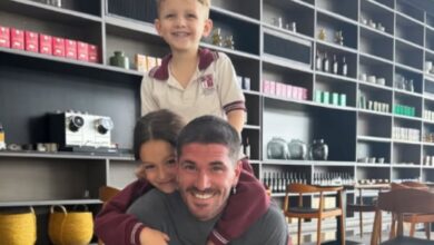 Photo of Rodrigo De Paul llegó a la Argentina y mostró una tierna foto del reencuentro con su hijo