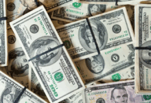 Photo of El dólar vuelve a tocar los $1.300 en el Banco Nación y va camino hacia su cuarta suba semanal al hilo