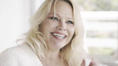 Photo of De cuánto es la fortuna de Pamela Anderson, la actriz conocida por su papel en «Baywatch»