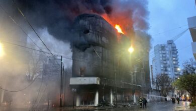 Photo of Incendio en La Plata: colapsó un depósito y hay evacuados
