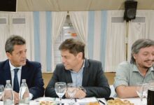 Photo of Avanza la unidad en el PJ: están reunidos en La Plata Axel Kicillof, Máximo Kirchner y Sergio Massa