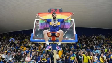 Photo of Sebastián Vega, bicampeón en Boca y con la bandera LGBT