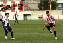 Photo of Rada Tilly y Universitario, extremos en cancha de Roca
