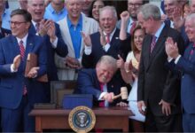 Photo of Wall Street y Donald Trump festejan rebaja impositiva; el déficit fiscal apunta a 7% del PBI, pero a los bonos no les parece mal