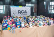 Photo of “Muñecos solidarios”: vecinos y vecinas confeccionaron más de 700 muñecos para regalar durante el Mes de las Infancias
