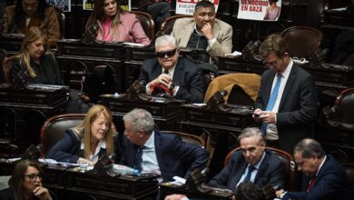 Photo of Noche negra para el Gobierno: la oposición rechazó en Diputados media docena de decretos desregulatorios de Sturzenegger