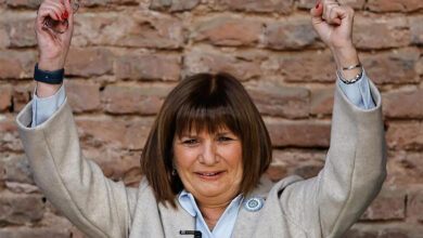 Photo of Inmobiliaria Bullrich: la ministra regaló viviendas construidas por Cristina Kirchner en Córdoba 