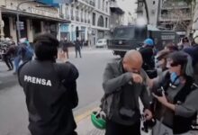 Photo of Así reprimía la policía a fotoperiodistas y manifestantes durante la marcha en defensa de los jubilados