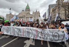 Photo of «Milei es hambre, hay que pelear»: el reclamo de los trabajadores en San Cayetano