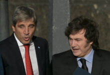 Photo of  “Veto todo”. Parlamento, “Afuera”